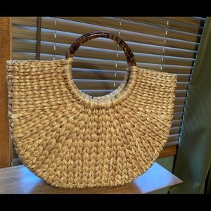 Woven straw summer beach purse